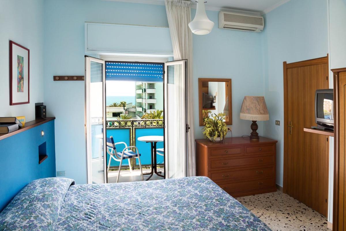 Residence 7 Bello San Benedetto del Tronto Cameră foto